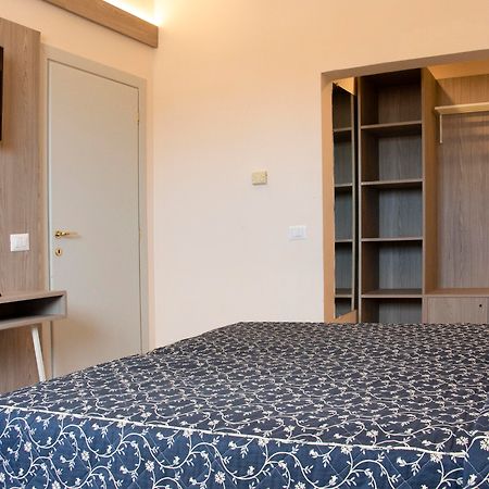 צ'יוויטווקיה Hotel Mediterraneo מראה חיצוני תמונה