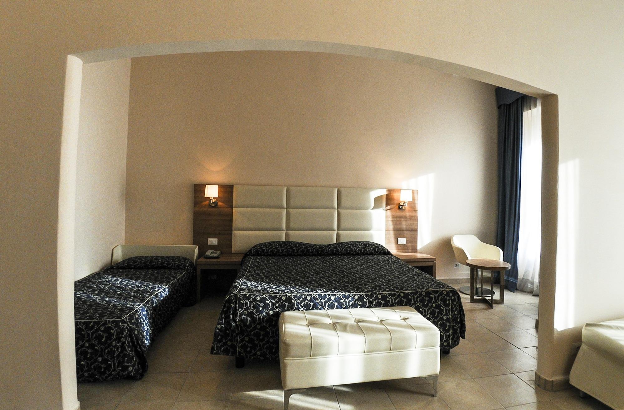 צ'יוויטווקיה Hotel Mediterraneo מראה חיצוני תמונה