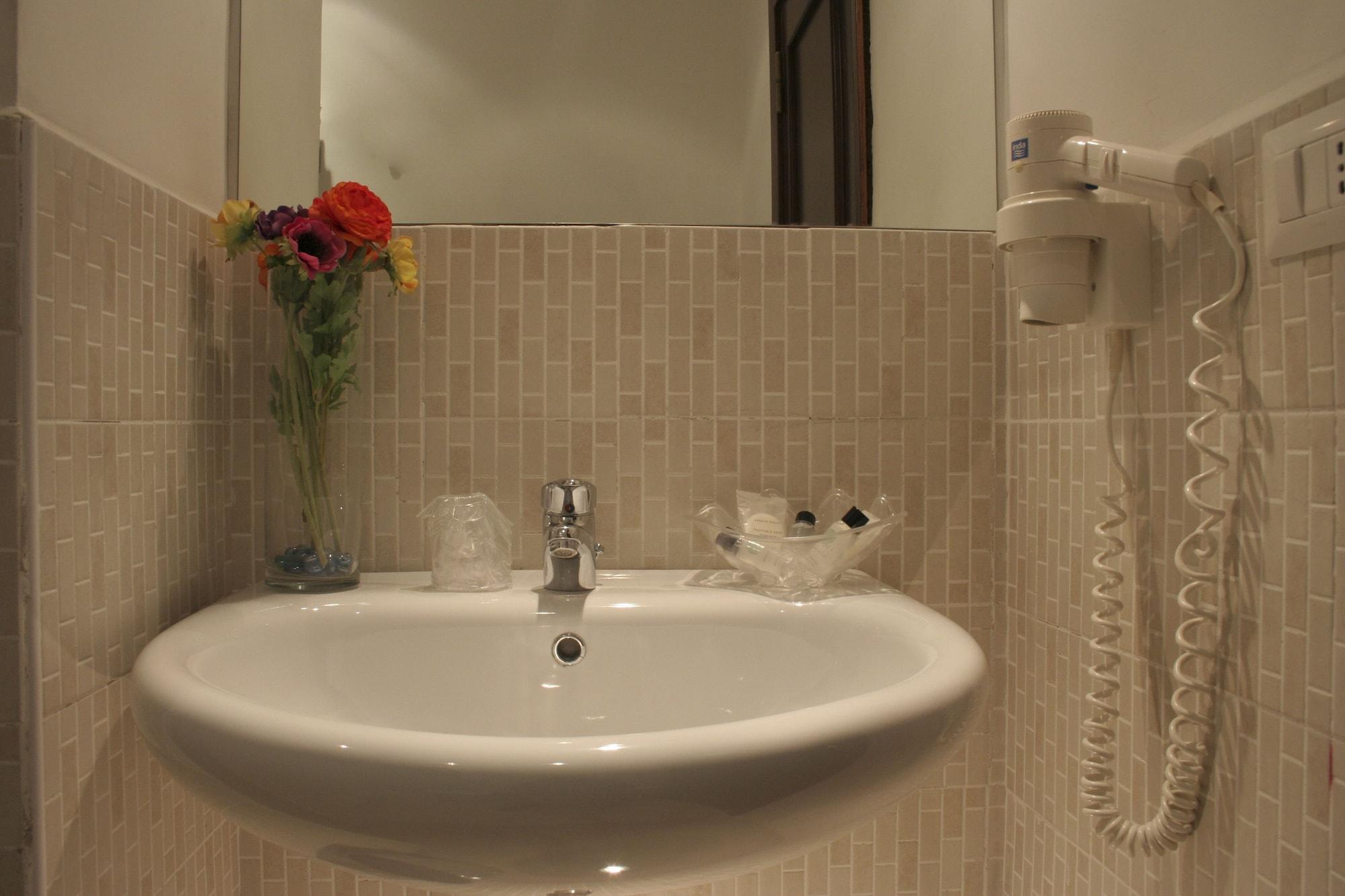 צ'יוויטווקיה Hotel Mediterraneo מראה חיצוני תמונה