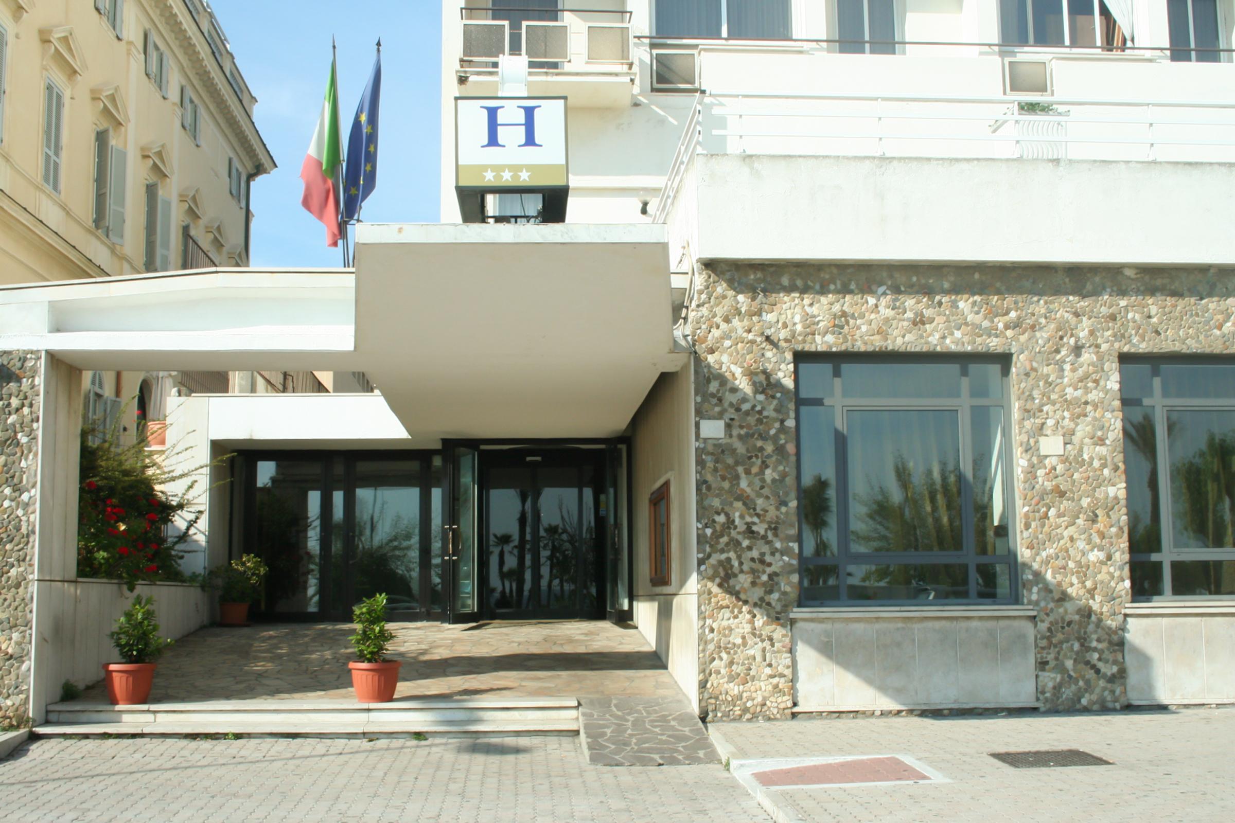 צ'יוויטווקיה Hotel Mediterraneo מראה חיצוני תמונה