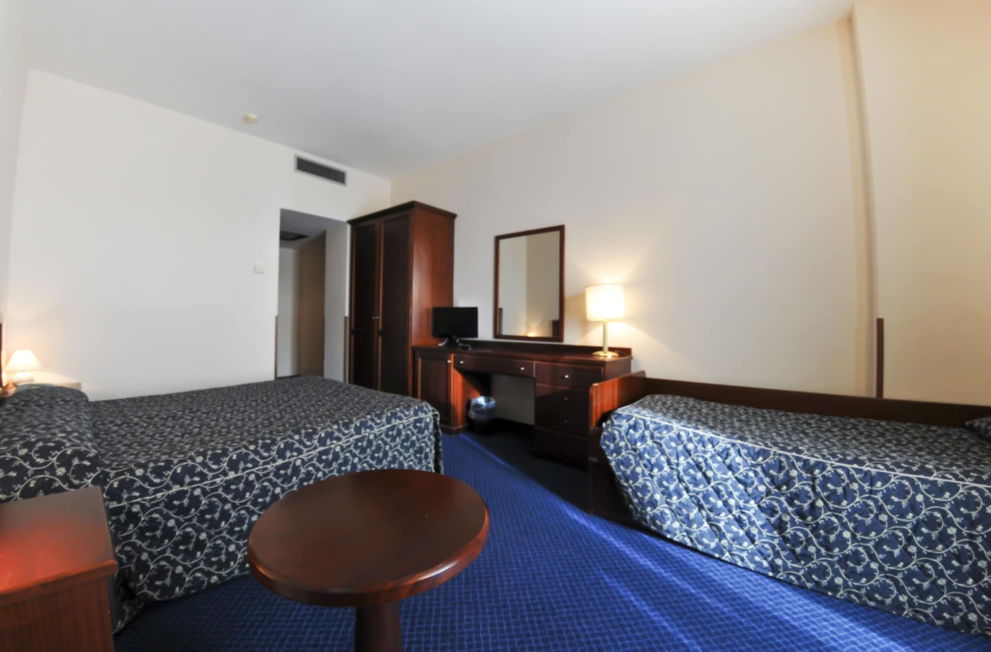 צ'יוויטווקיה Hotel Mediterraneo מראה חיצוני תמונה