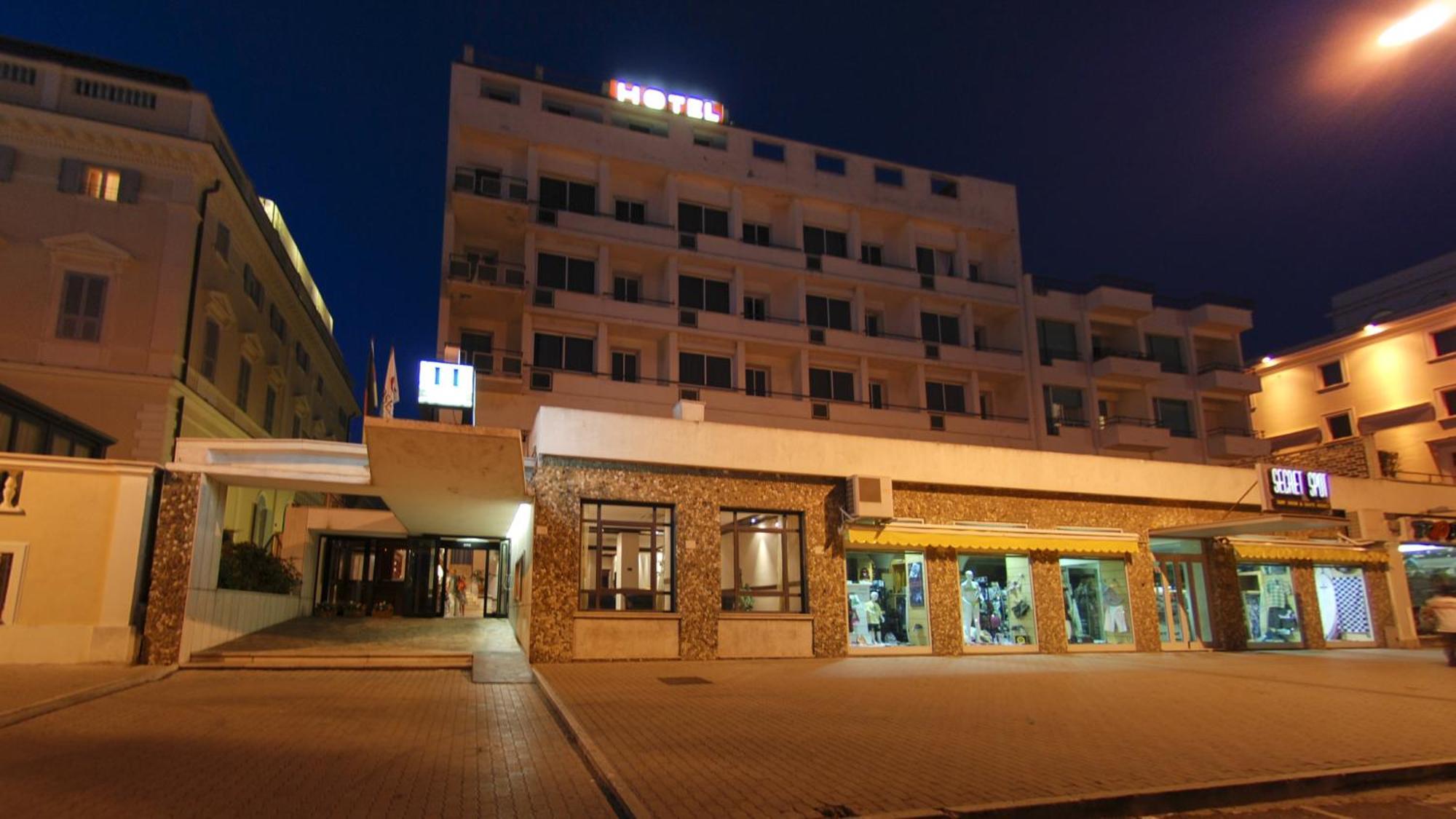 צ'יוויטווקיה Hotel Mediterraneo מראה חיצוני תמונה