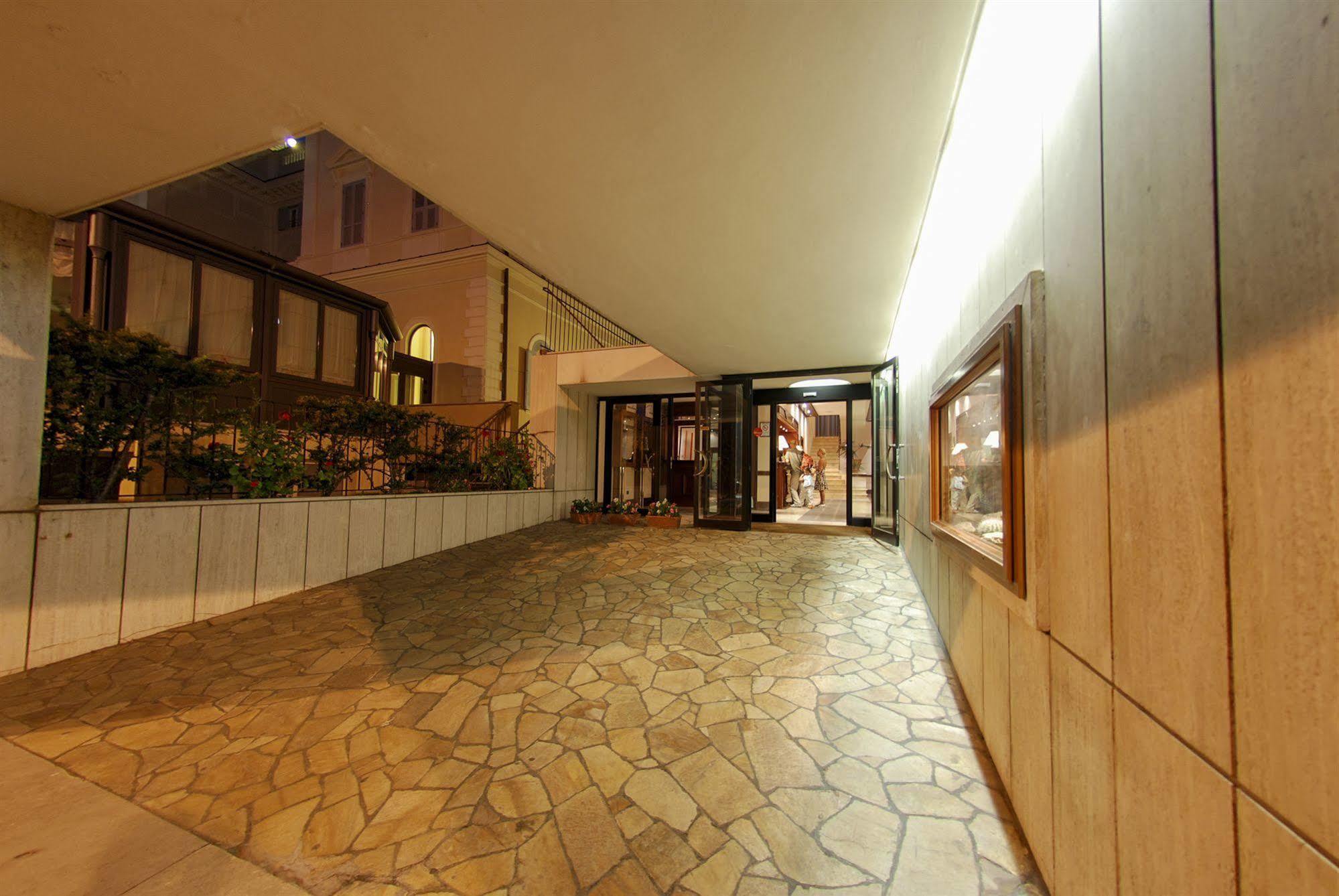 צ'יוויטווקיה Hotel Mediterraneo מראה חיצוני תמונה