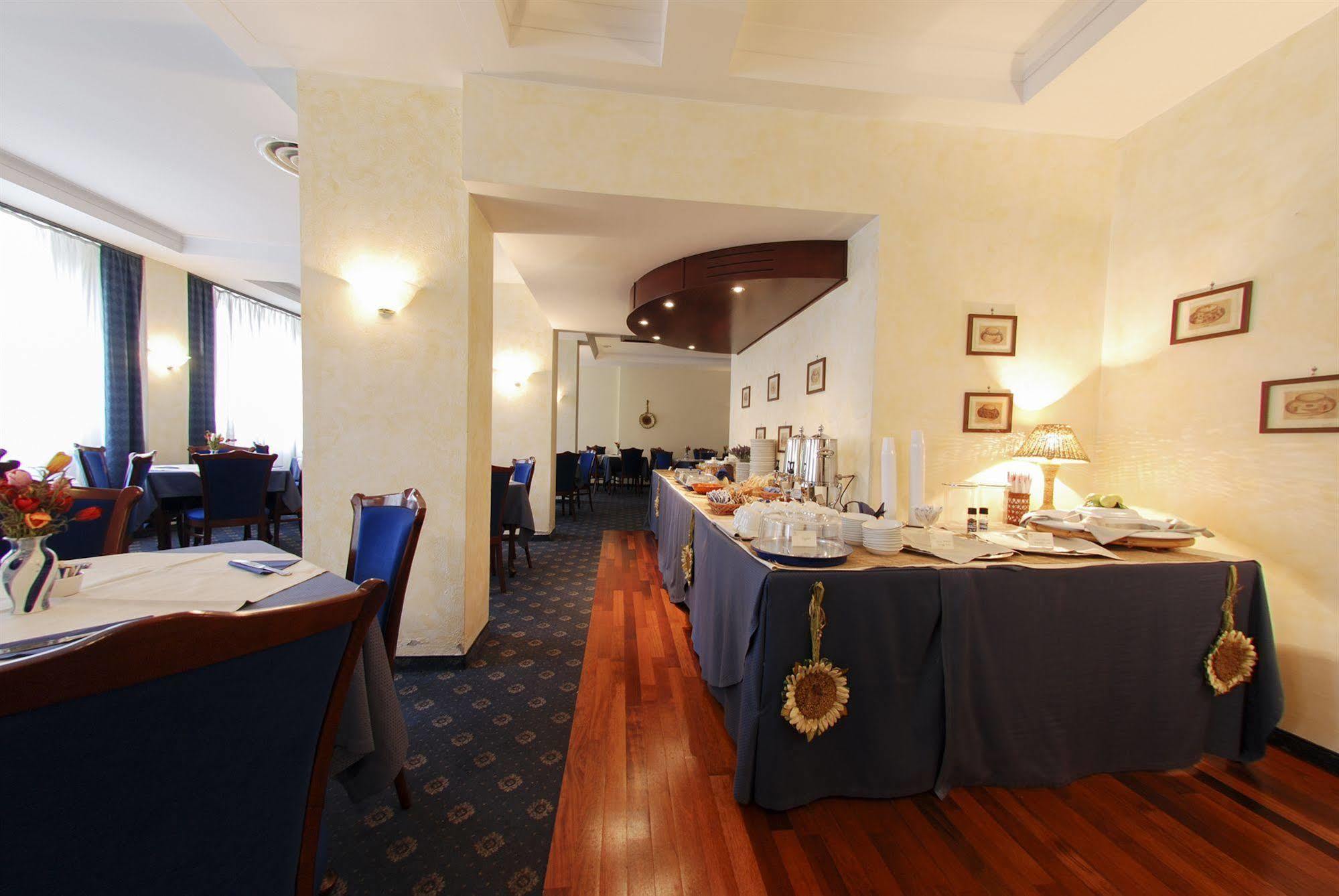 צ'יוויטווקיה Hotel Mediterraneo מראה חיצוני תמונה