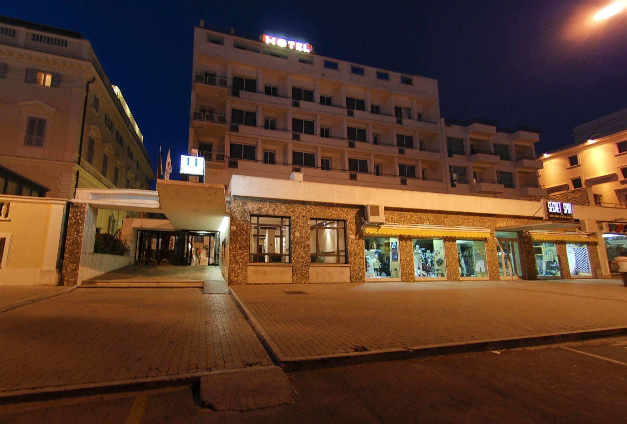 צ'יוויטווקיה Hotel Mediterraneo מראה חיצוני תמונה