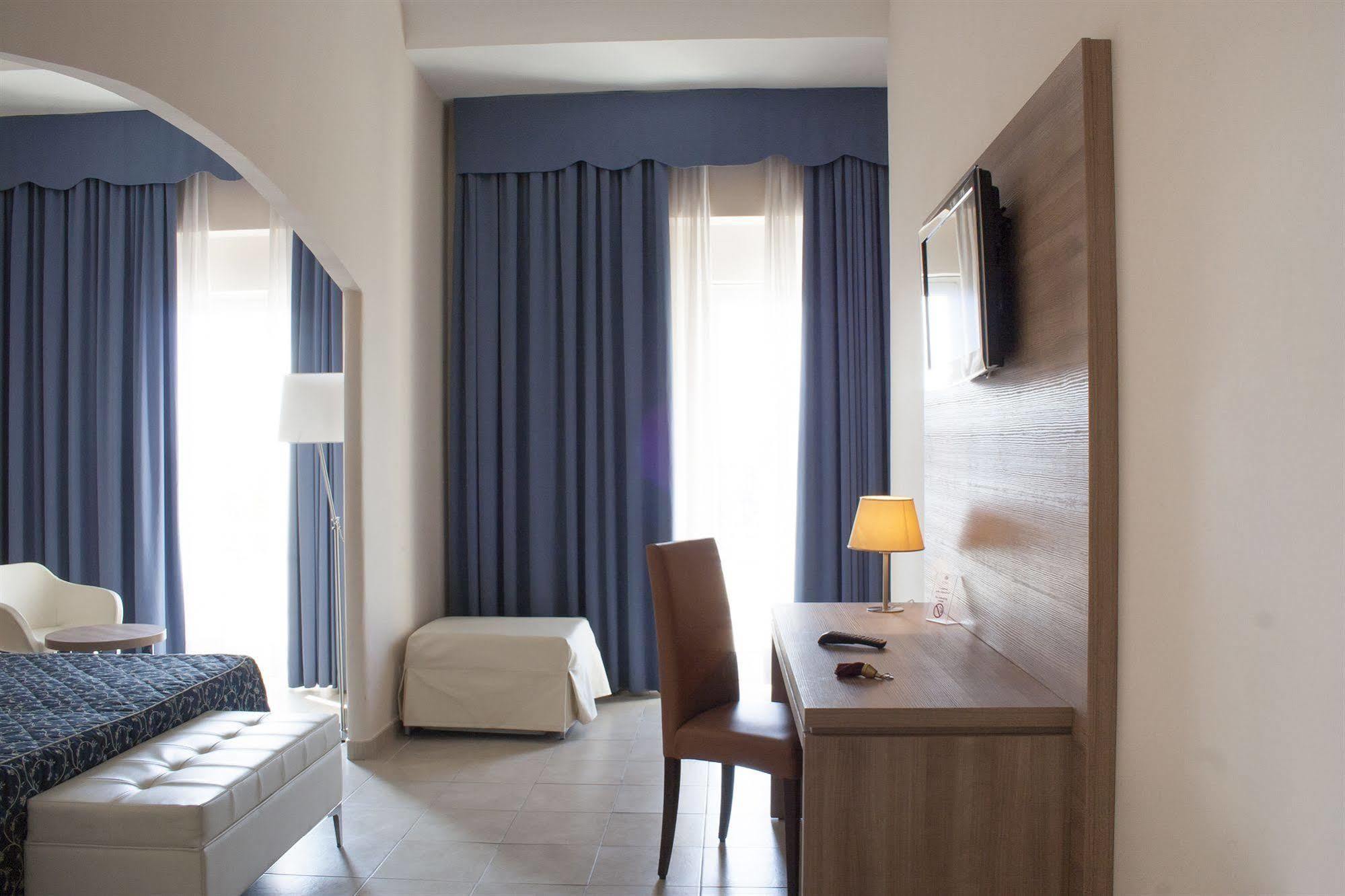 צ'יוויטווקיה Hotel Mediterraneo מראה חיצוני תמונה